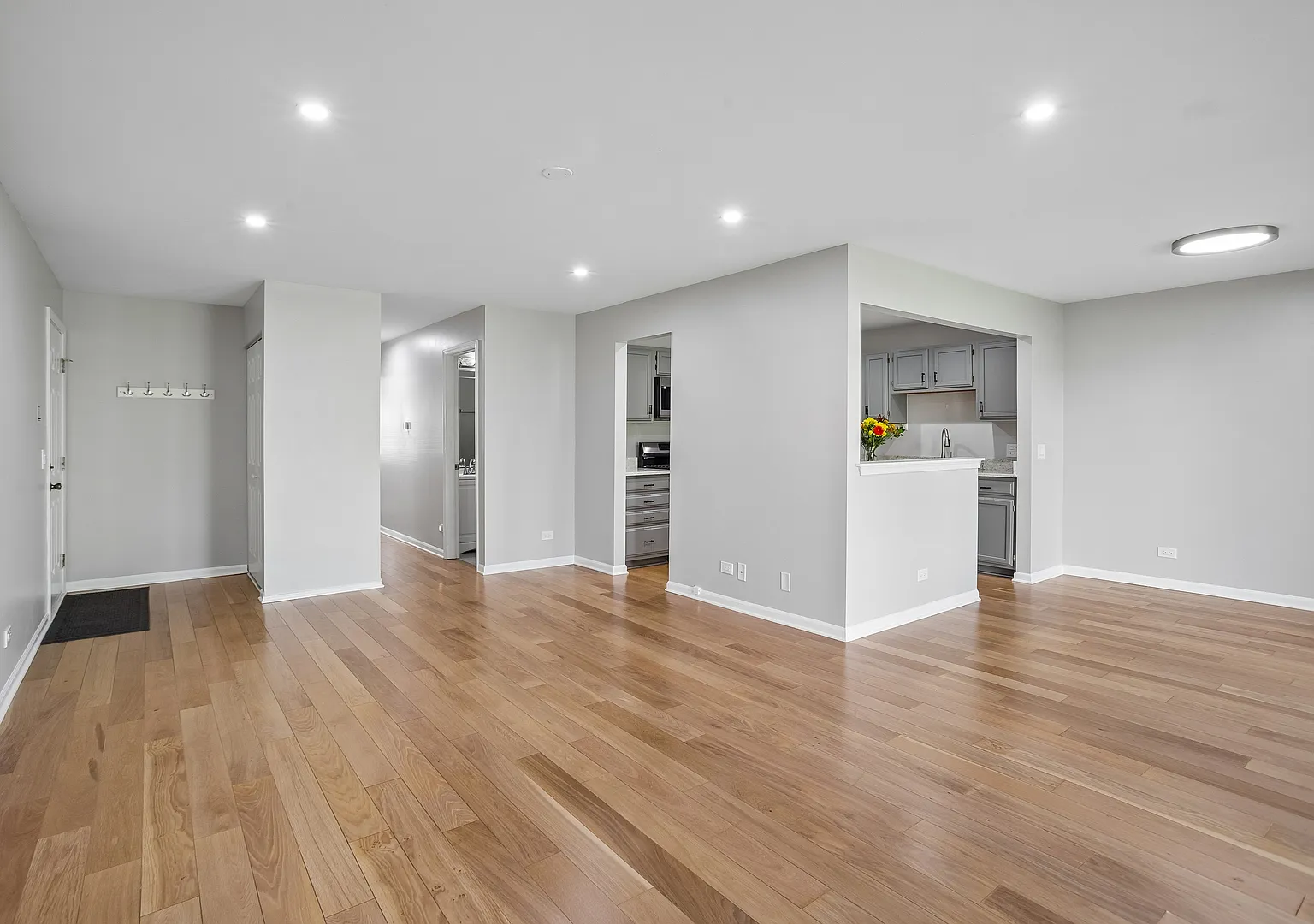 2 bed, 1200 sqft, $2,400 — Photo 3
