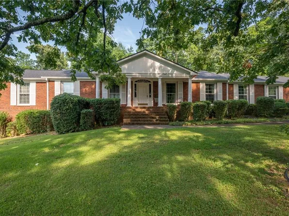 206 Sherwood Dr, Calhoun, GA 30701