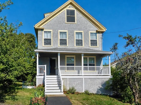 14 Highland Ave, Hull, MA 02045