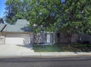 920 Sunny Ln, Nampa, ID 83651