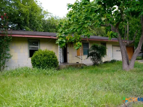 626 E Wallace St, Gonzales, TX 78629