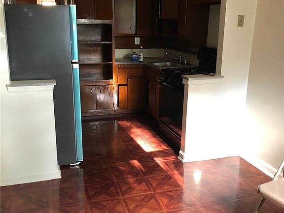 4th image of 917 E 55th St Floor 1