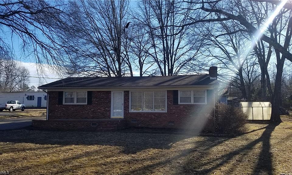 1st image of 322 Bedford Dr