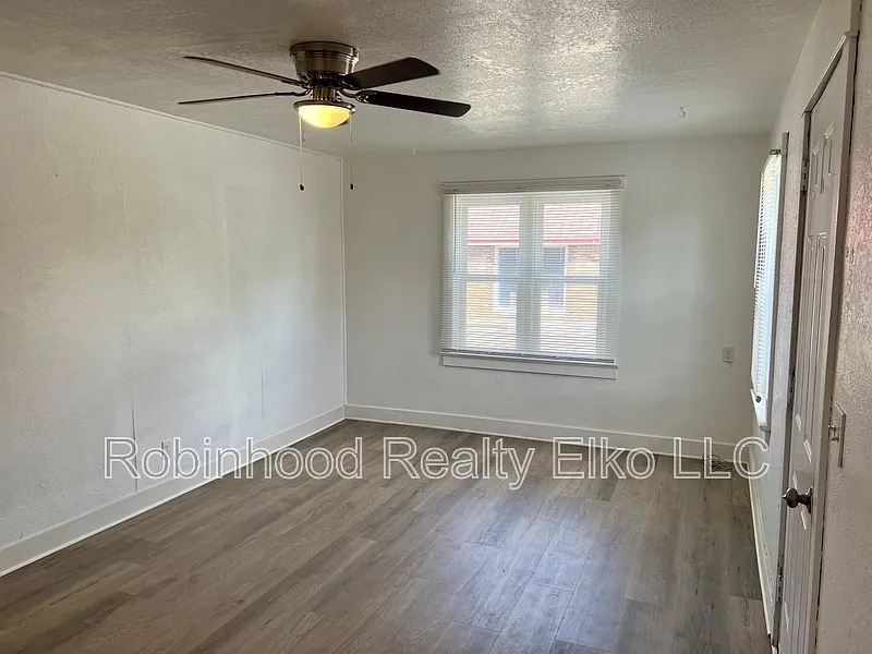 2 bed, 1.0 bath, $1,170 — Photo 4