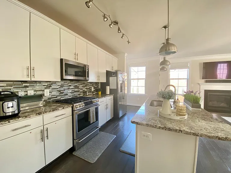 13740 Endeavour Dr #308 — Photo 2
