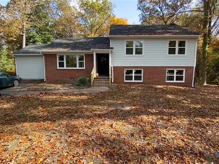11425 Canterbury Rd — Photo 1