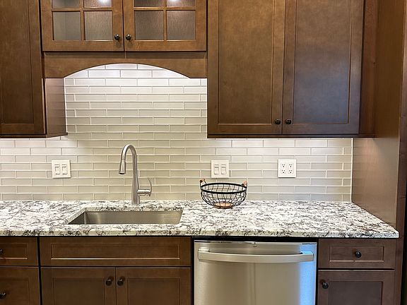 3rd image of 292 Nelson Ave APT 3
