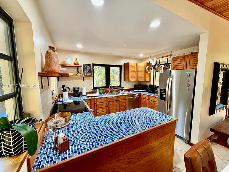1615 Harbor Dr — Photo 23