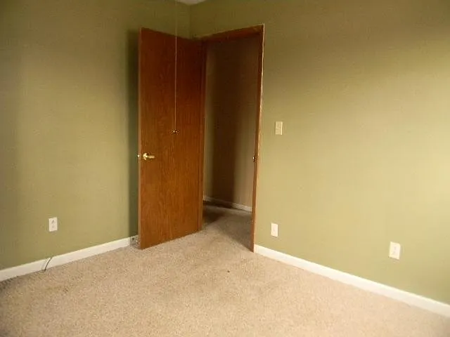 253 Ivanhoe Ln — Photo 2
