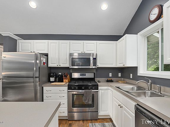 4th image of 5012 Breezefield Dr SE
