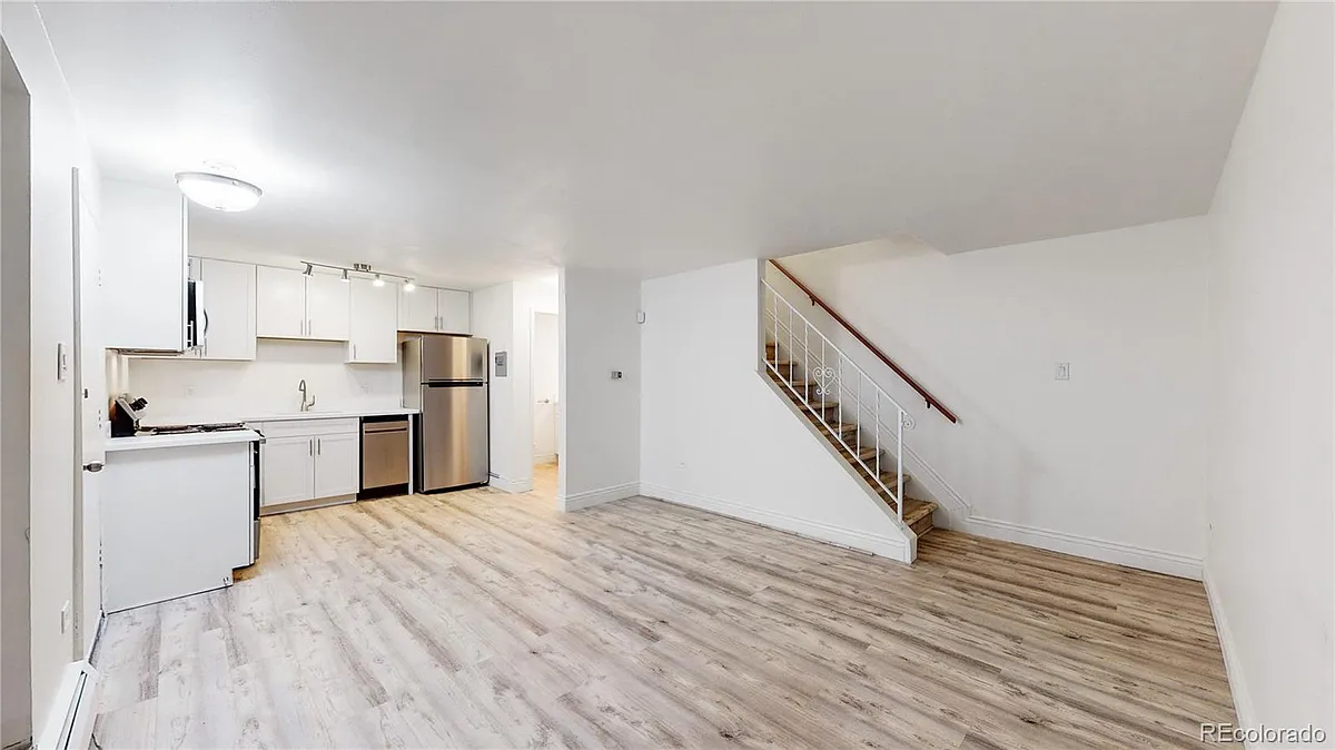 Building Photo - 1355 Gaylord St #2