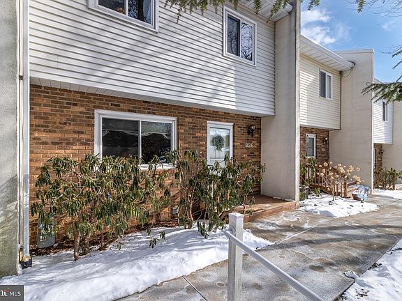 3rd image of 828 Galen Dr