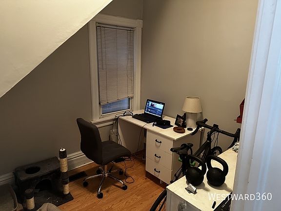 4th image of 1528 W Wellington Ave #1