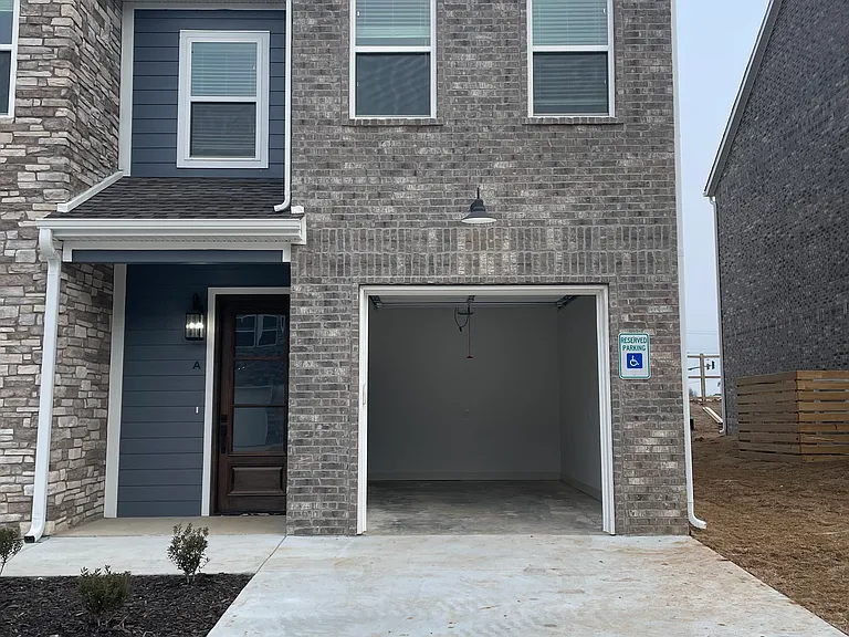 5212 Reagan Dr #B — Photo 8