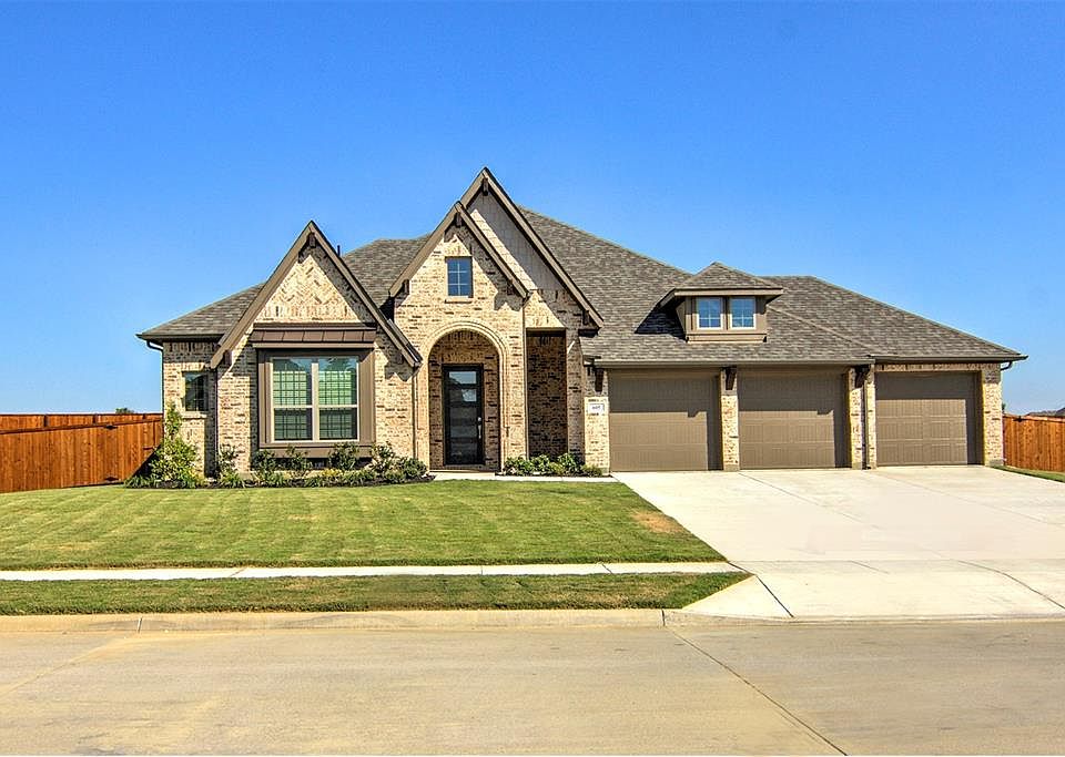 1st image of 605 Woodridge Dr