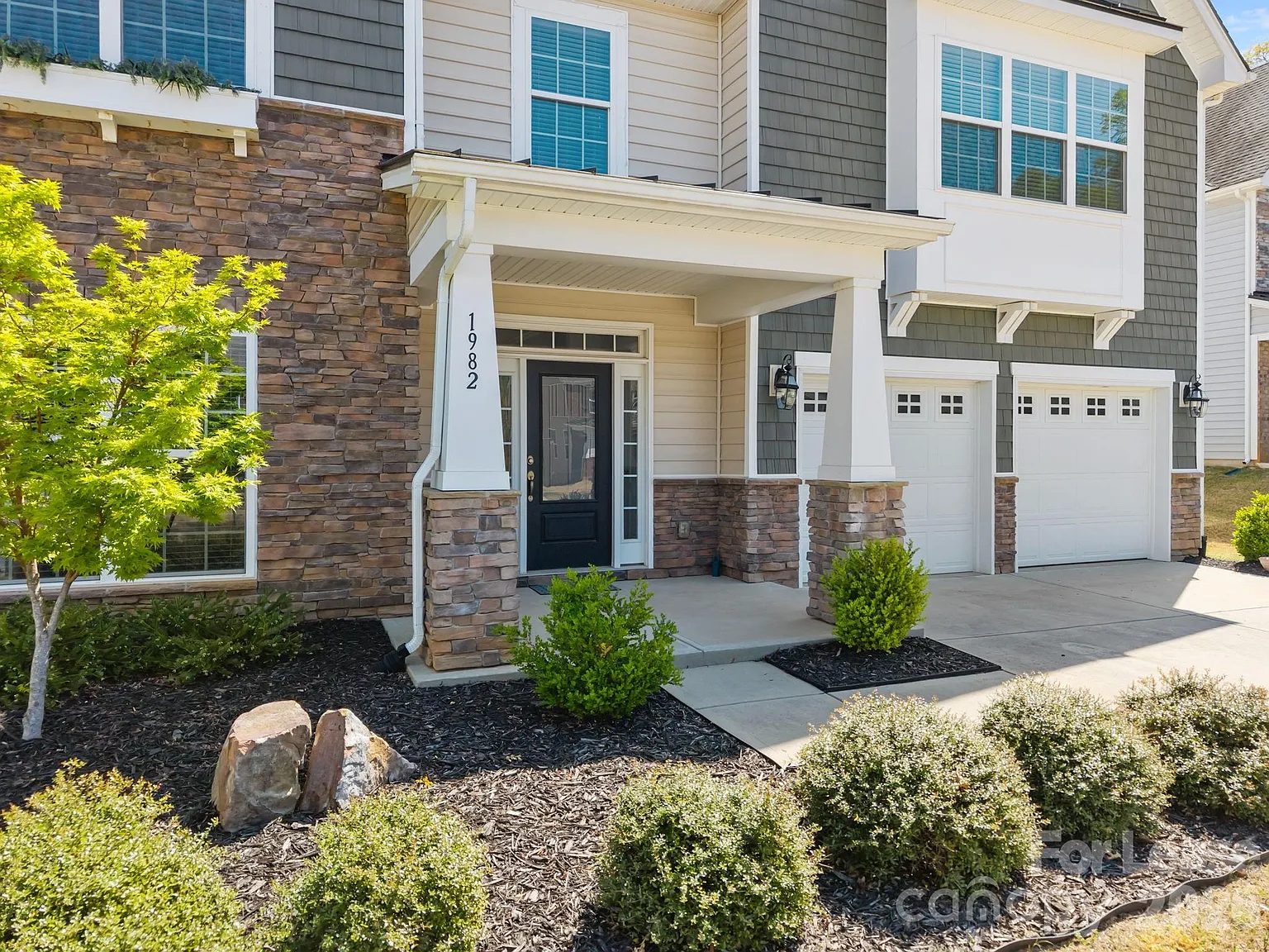 5 bed, 4.5 bath, 3621 sqft, $3,300 — Photo 3