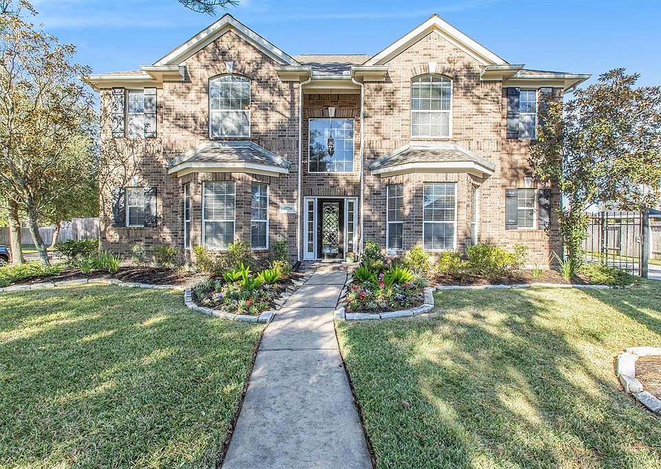 Gorgeous 2-story home nestled on a corner lot in the Lakes of Fairfield section in the master-planned community of Fairfield!