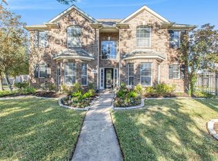 15730 Lake Loop Dr, Cypress, TX 77433