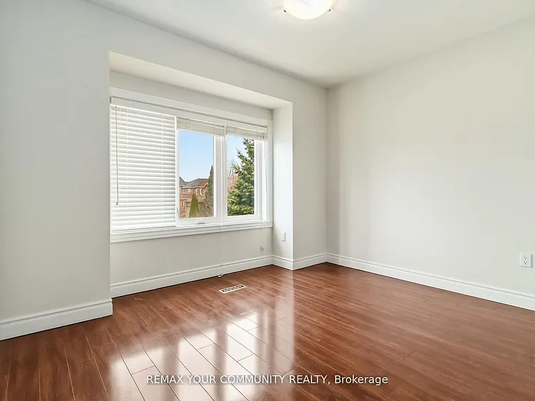 120 Shaftsbury Ave — Photo 27