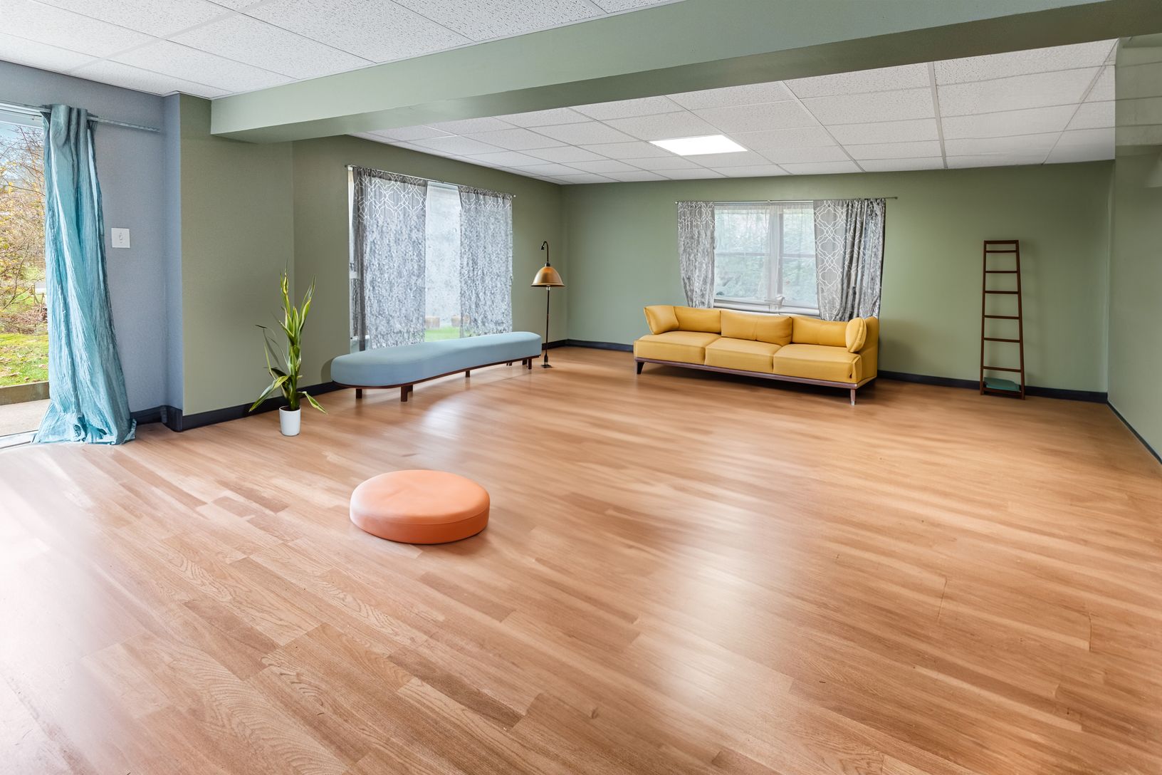  Large Second Living Area 