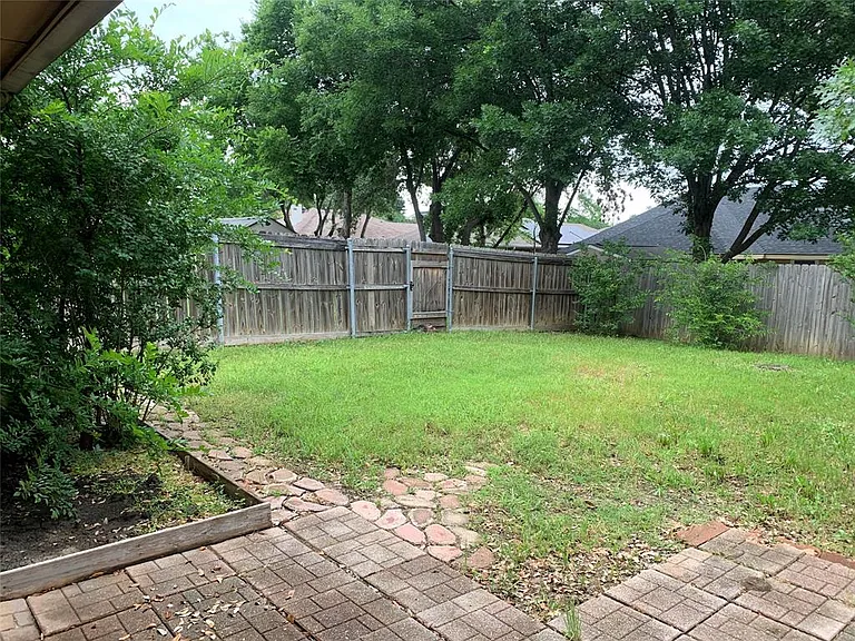 8232 Meadowbrook Dr — Photo 17