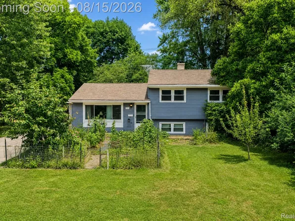 1421 Cedarhill Dr, East Lansing, MI 48823