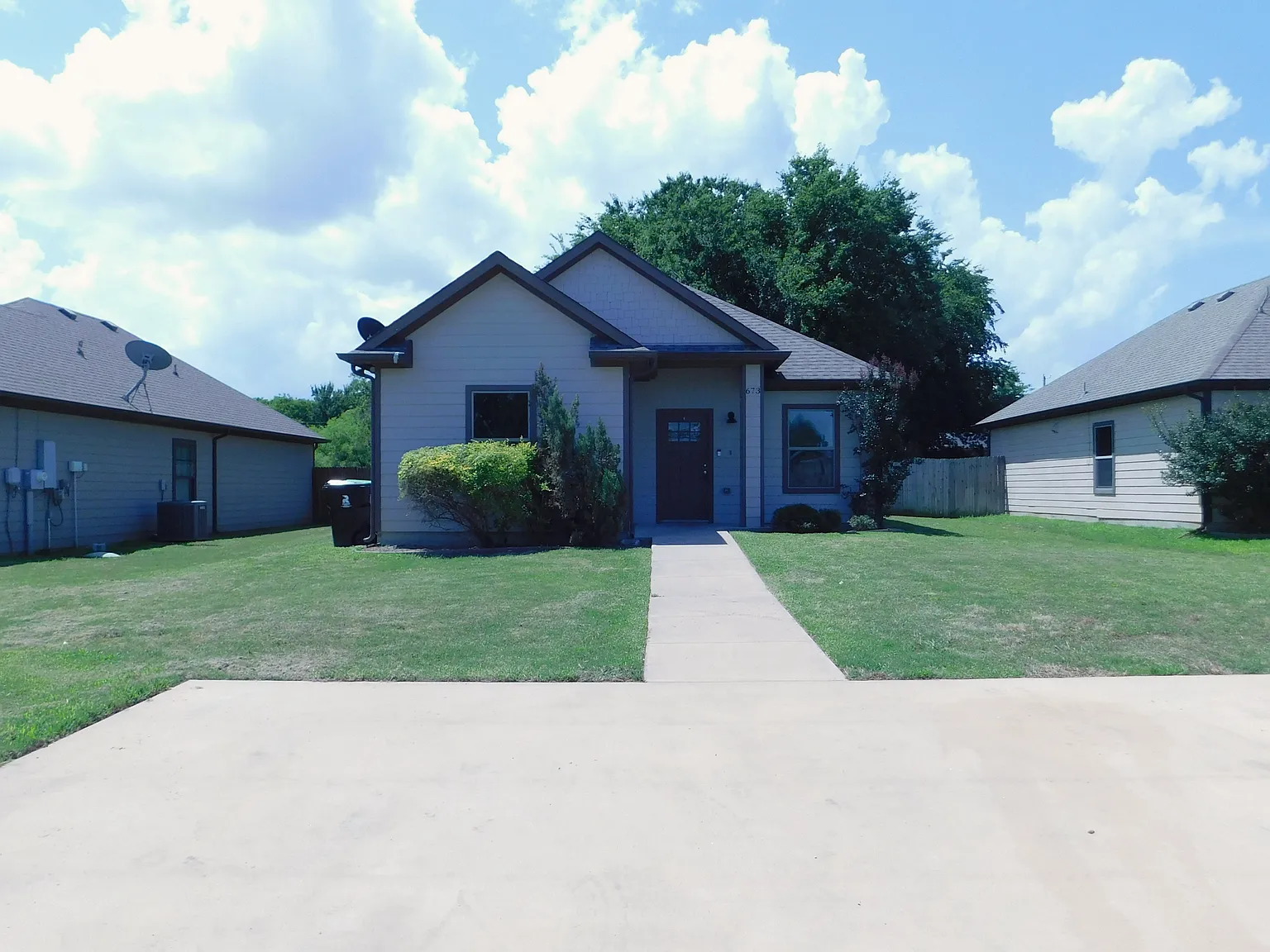 3 bed, 1220 sqft, $1,700 — Photo 2