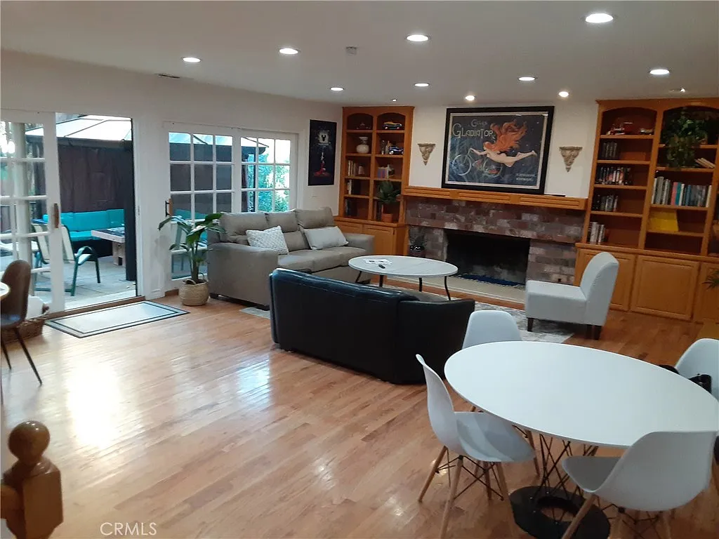 4 bed, 2900 sqft, $8,995 — Photo 3