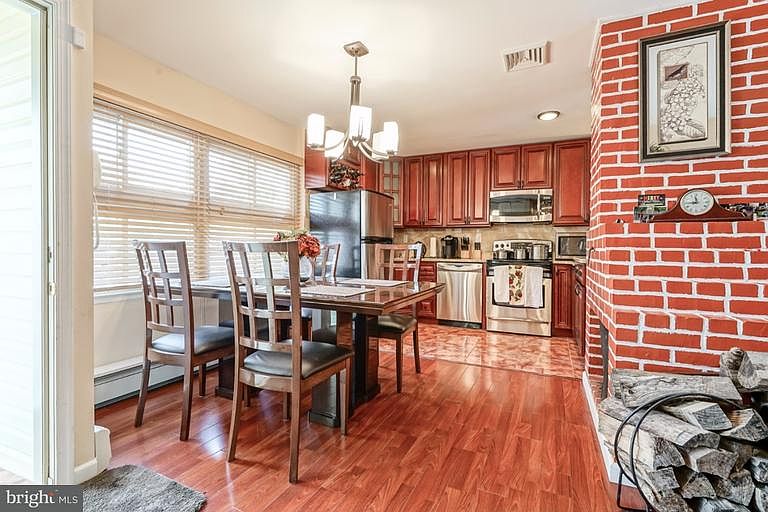 257 Dogwood Dr, Levittown, PA 19055 Zillow