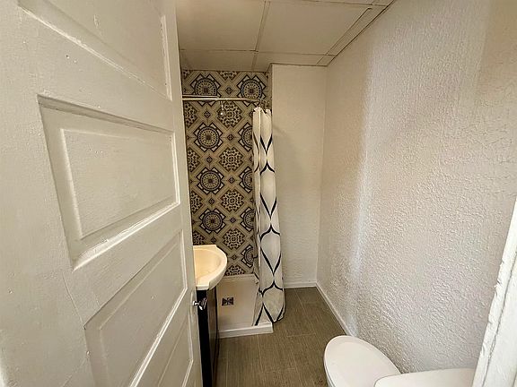 3rd image of 420 8th St APT 1