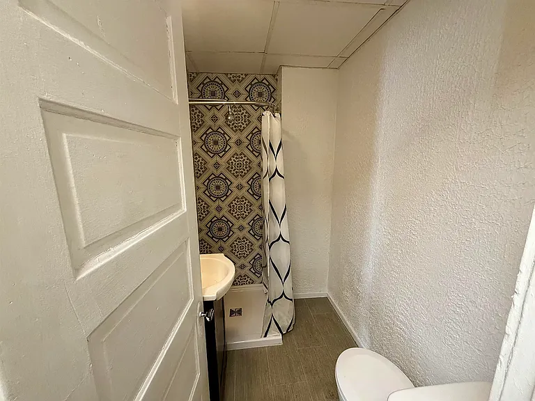 420 8th St #1 — Photo 3