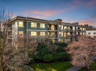 Meares Park Place, Victoria, BC V8V 3J7