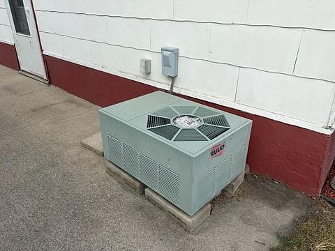 3rd image of 209 6th St SE