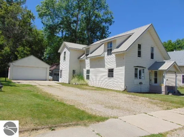 311 Pleasant Ave, Alma, MI 48801
