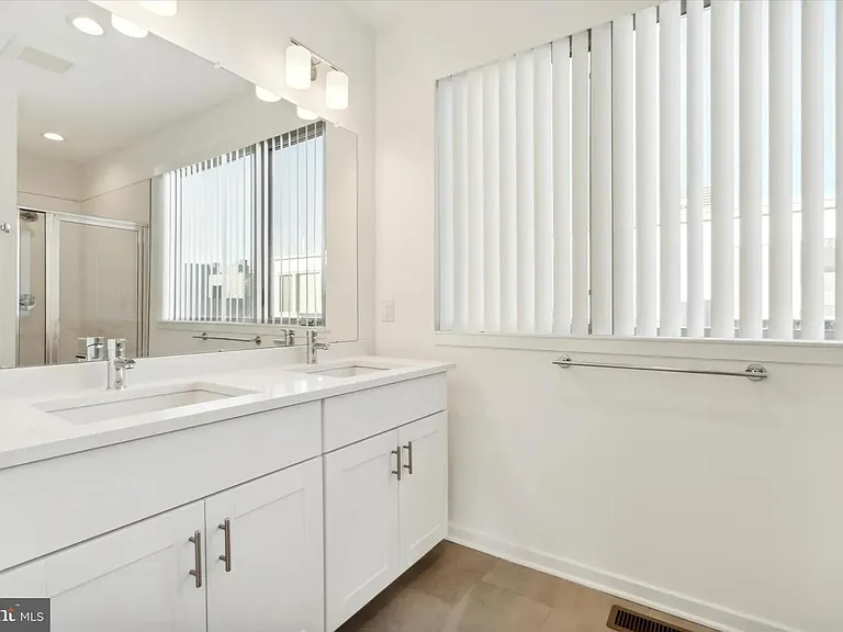 3127 Beachview Ln — Photo 14