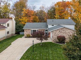 16625 Walnut Creek Dr, Strongsville, OH
