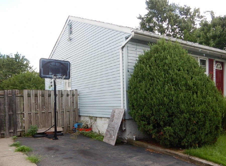 2nd image of 27 Post St