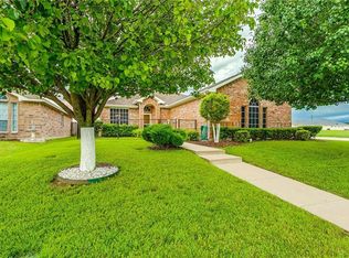 900 Mesa Vista Dr, Crowley, TX 76036