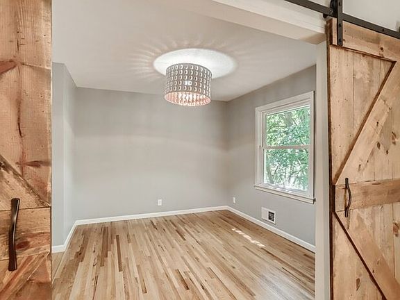4th image of 5944 Woodland Cir
