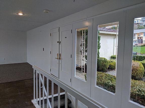 2nd image of 422 173rd Pl NE