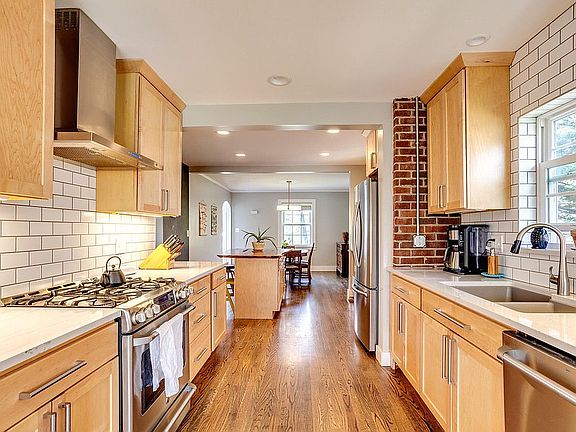 2nd image of 3228 Fountain Park Blvd