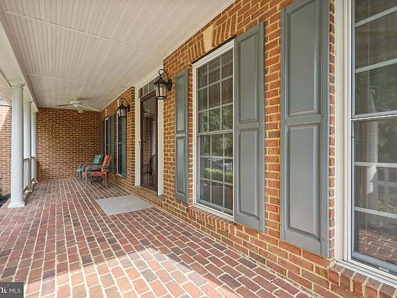 4th image of 16463 Hayes Ln