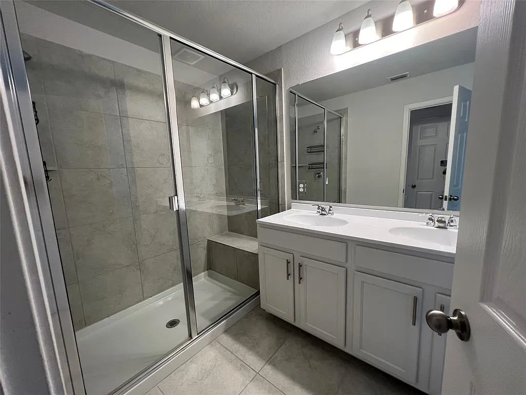 4 bed, 2.5 bath, 2295 sqft, $2,095 — Photo 4