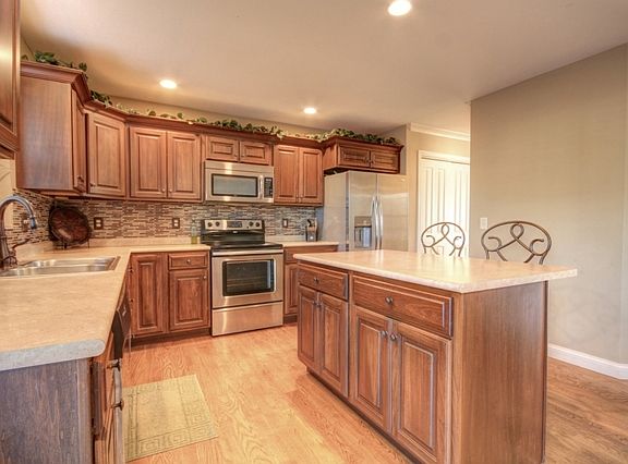 5th image of 4008 Appletree Dr
