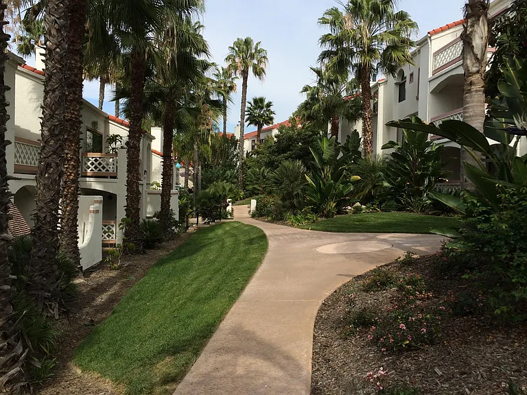 Pleasant and beautiful natural paths to get around the entire complex.