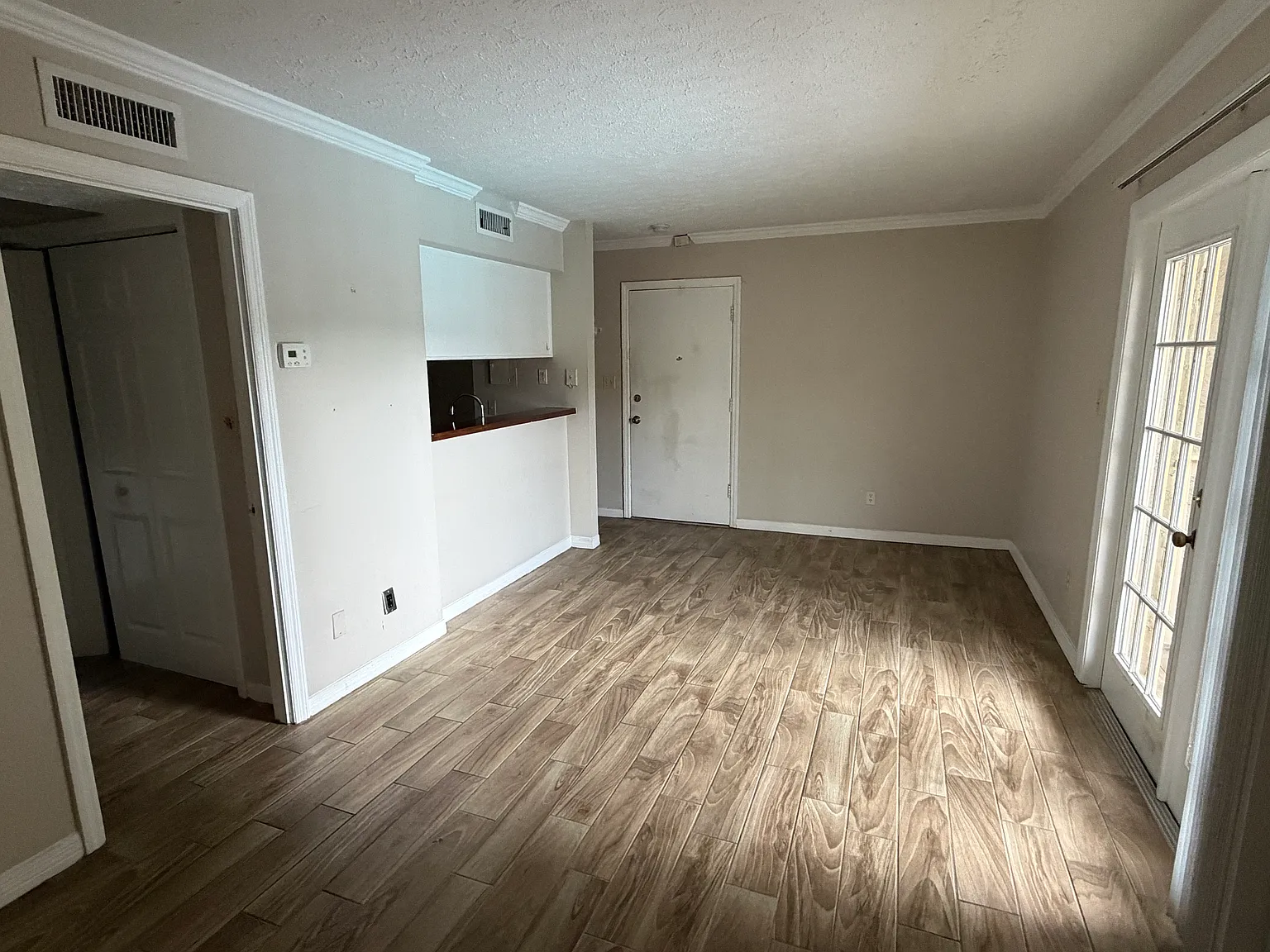 Studio, 420 sqft, $1,150 — Photo 3