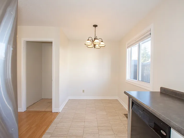 39 Mayfair Dr — Photo 9