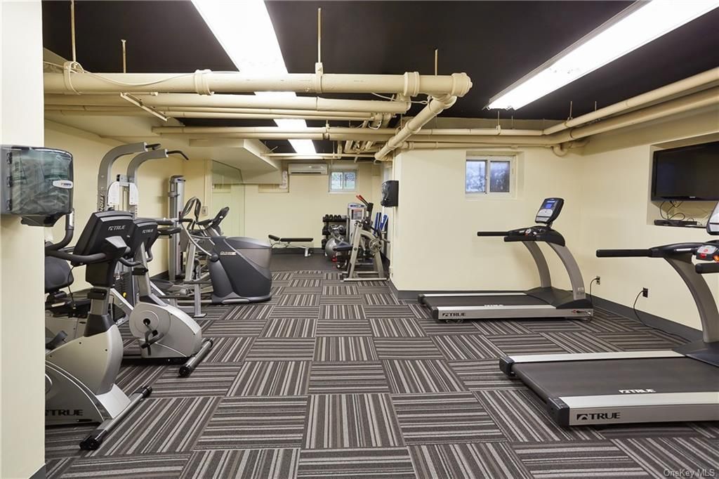3 Bed 2 Bath Property, New York • 1,300 Sq Ft