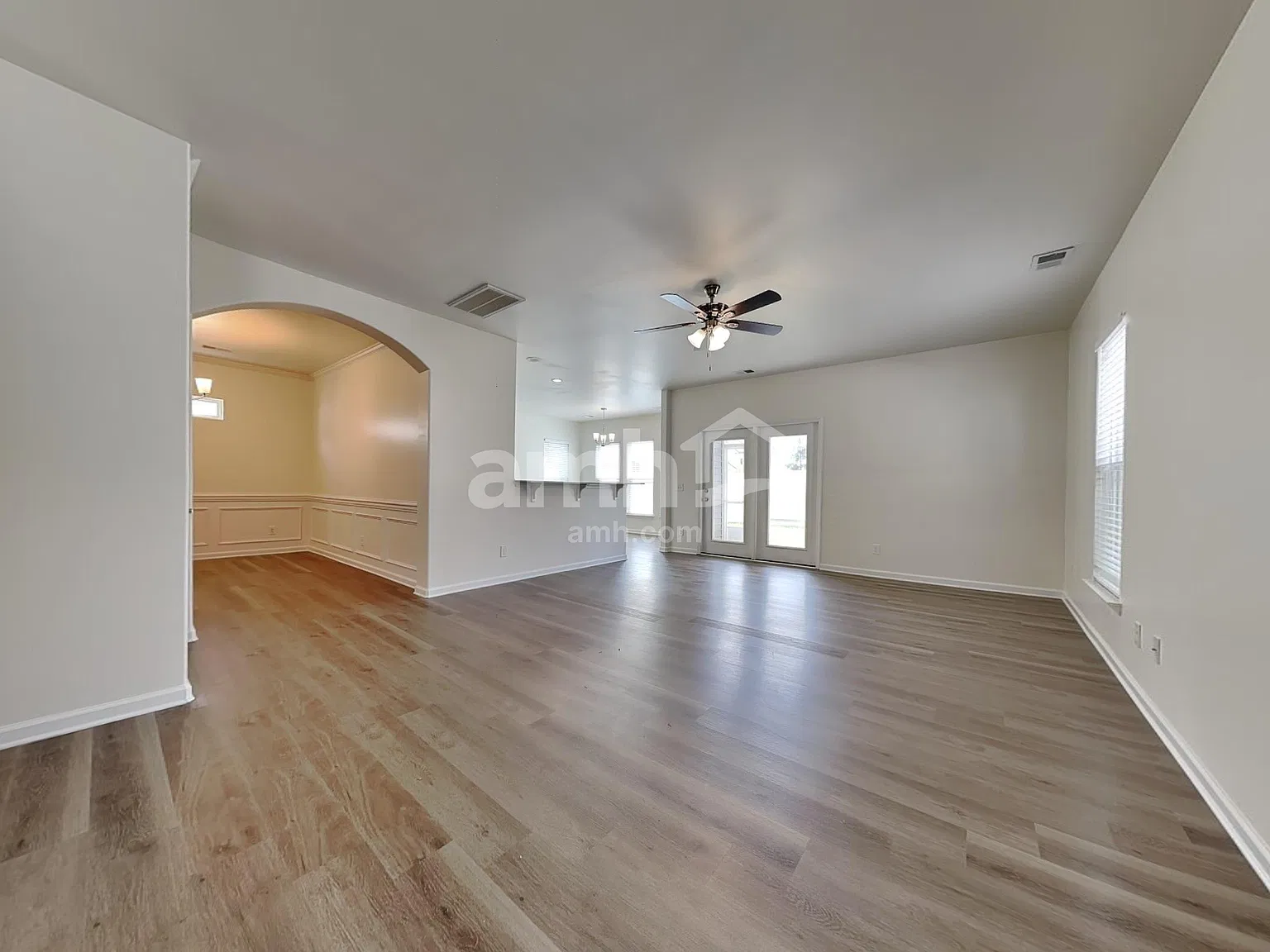4 bed, 2.5 bath, 2128 sqft, $2,430 — Photo 4