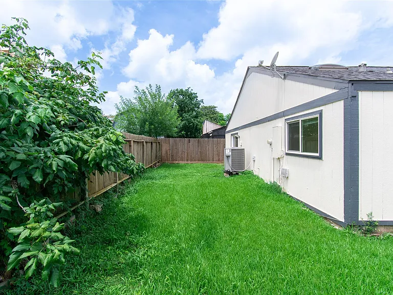 6423 Coachwood Dr — Photo 37